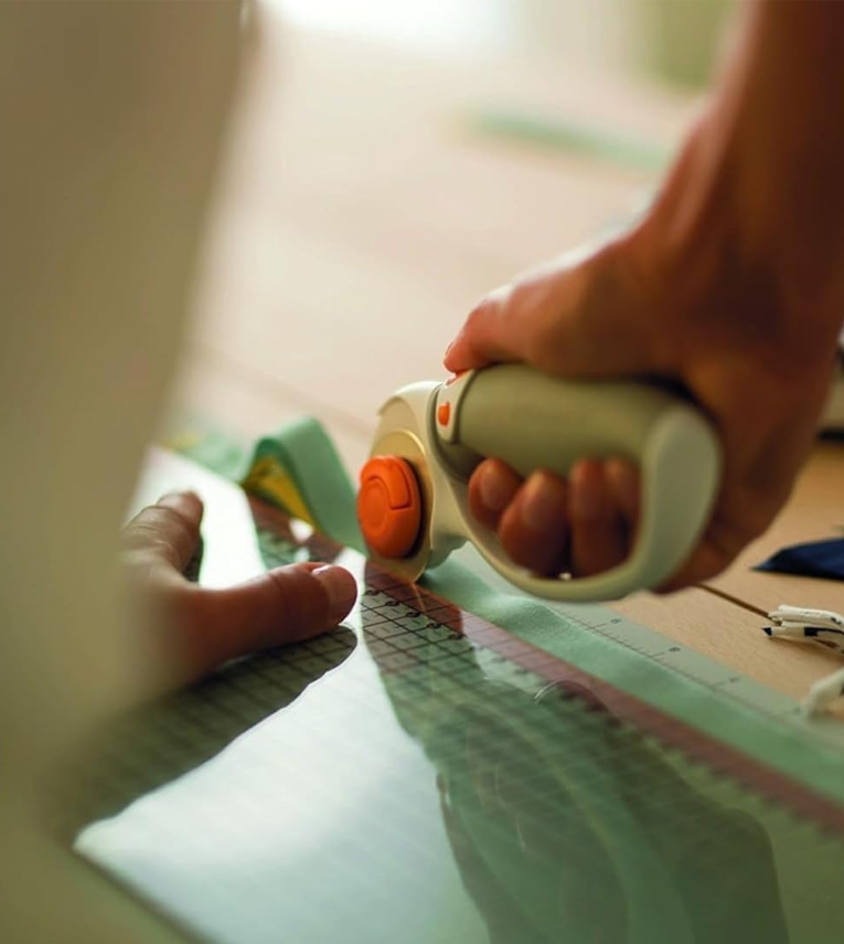 45mm Rotary Cutter - Cutting Mat and Sewing Ruler